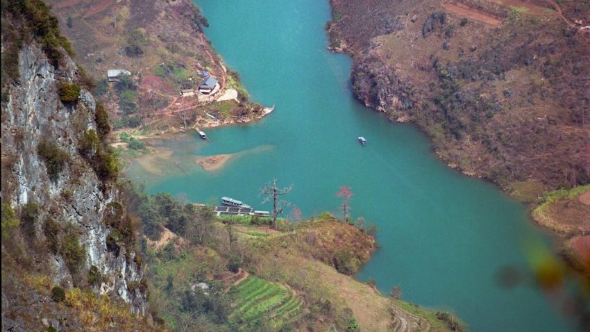 Aerial view of Nho Que River winding through Hà Giang's lush valleys.